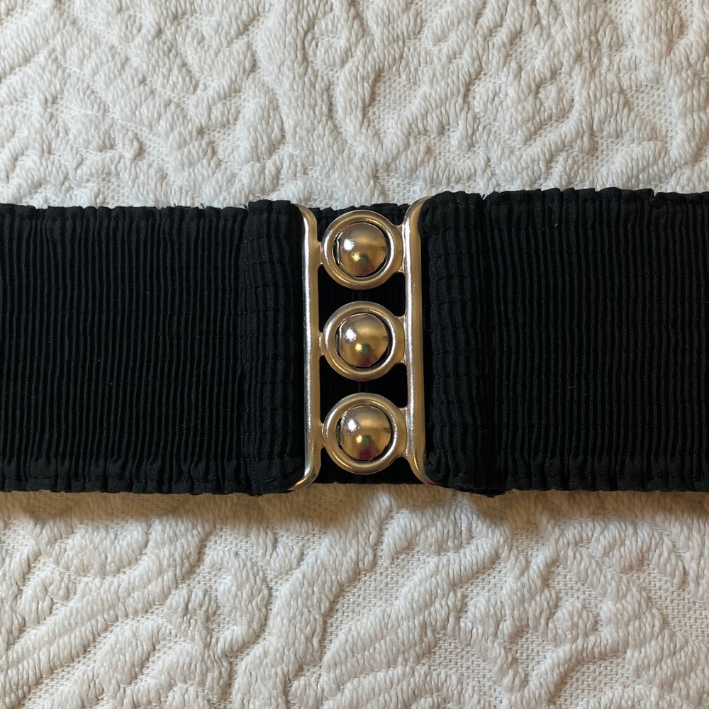 Vintage stretch belt with silver tone metal clasp, made in USA, black